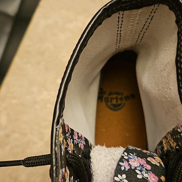 Floral print Dr Martins 8 hole authentic - Picture 8 of 8